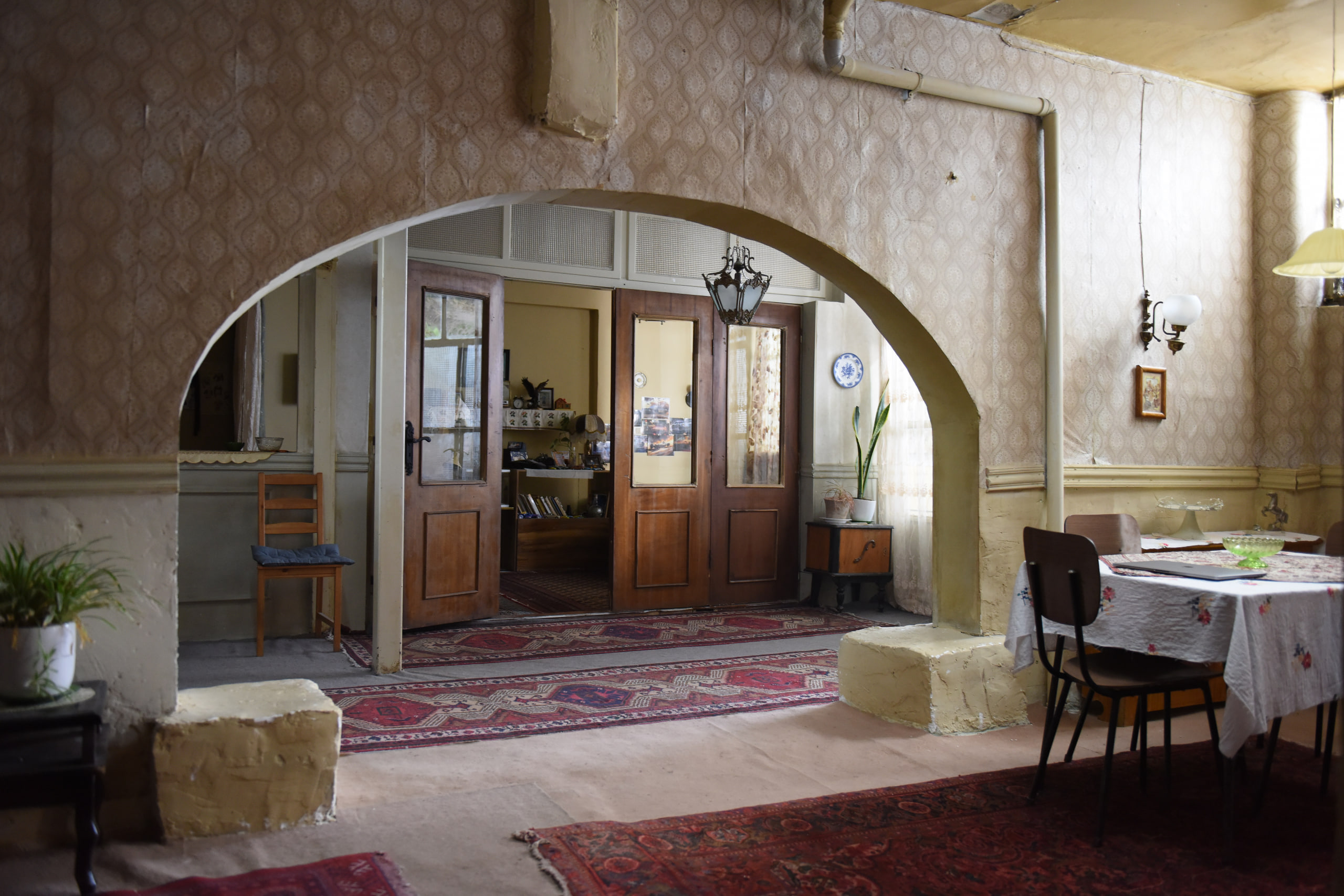 Set Location Interior set design of an old house